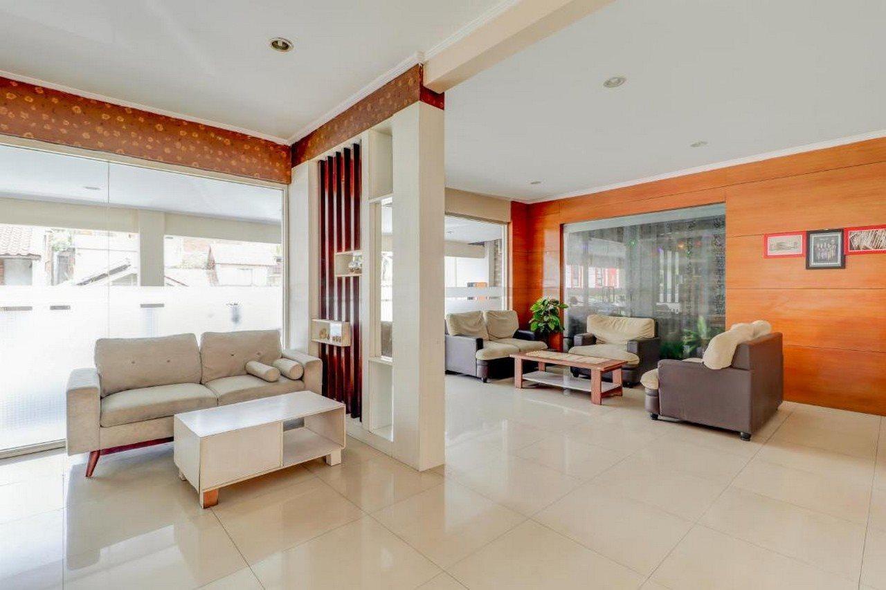 Oyo 3341 Ten Guest House Бандунг Екстериор снимка